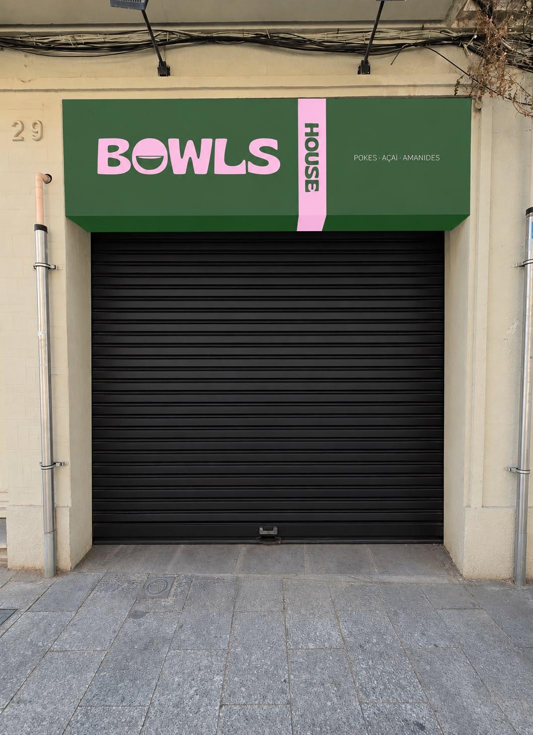 Entrada de Bowls House al carrer Sant Quirze 29 de Sabadell